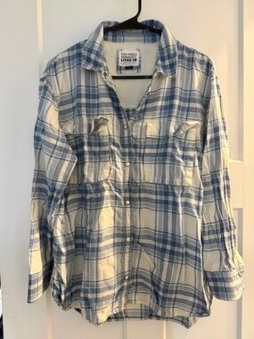 American Eagle Outfitters Blue and White Plaid Button-Front Shirt